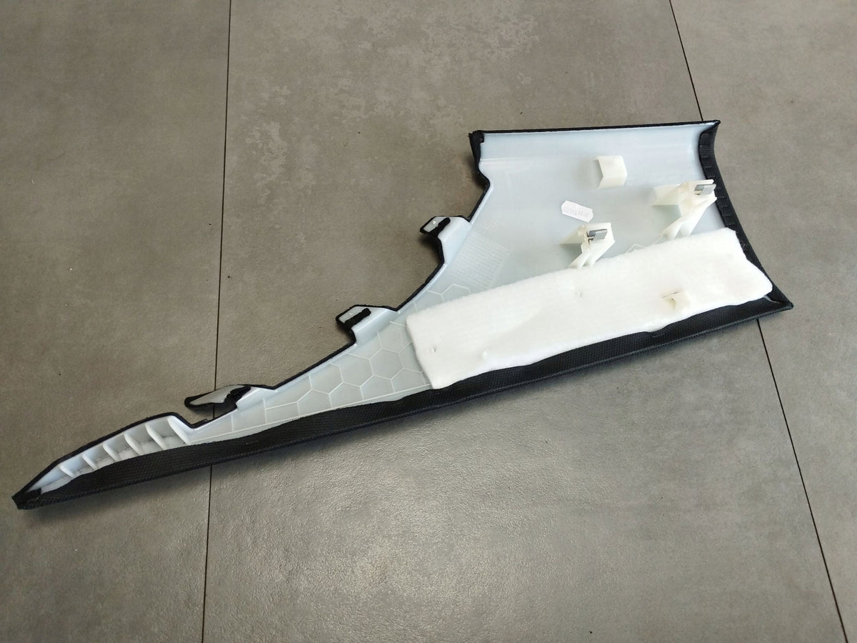 Audi A4 S4 B9 8W Post cover B top 8W5867245B