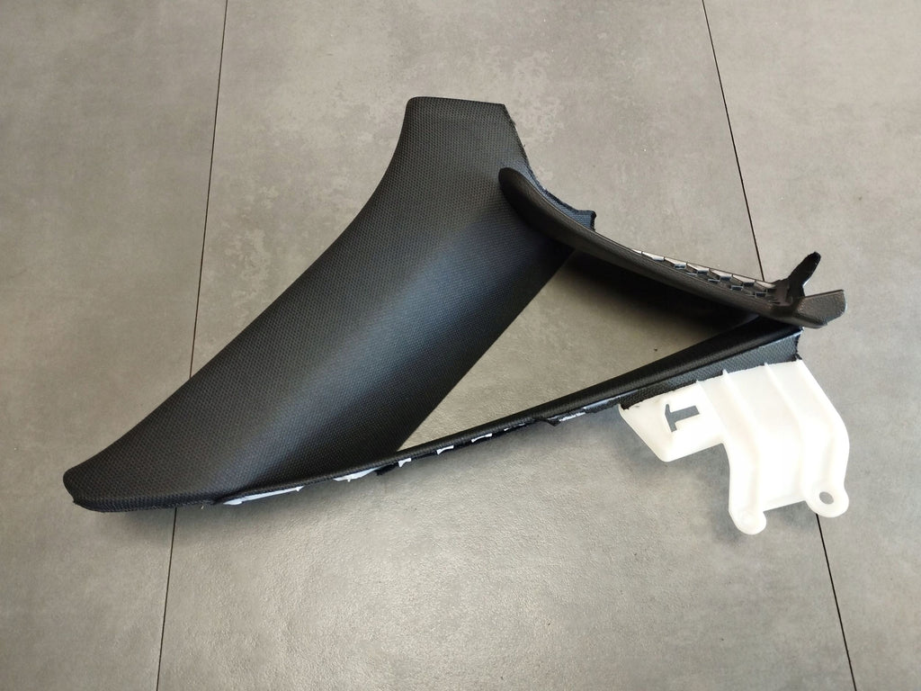Audi A4 S4 B9 8W Post cover C left 8W5867287C