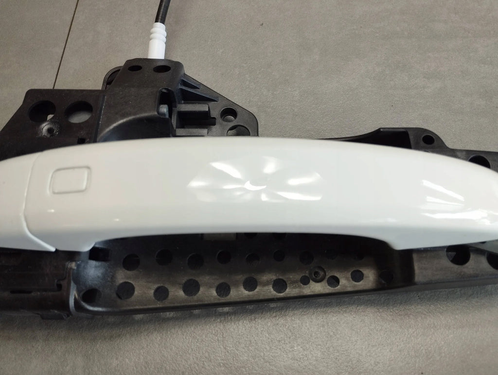 Audi A5 8T DOOR HANDLE LEFT REAR KESSY LY9C 8T0837885B