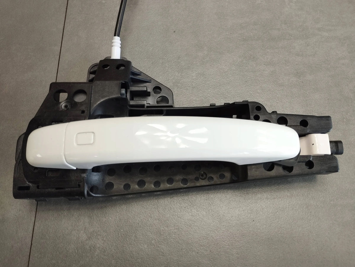 Audi A5 8T DOOR HANDLE LEFT REAR KESSY LY9C 8T0837885B