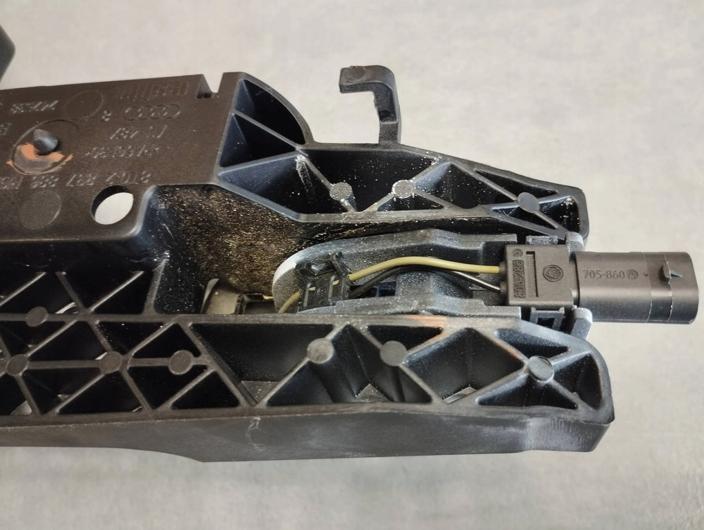 Audi A5 8T HANDLE RIGHT REAR KESSY LY9C 8T02837886