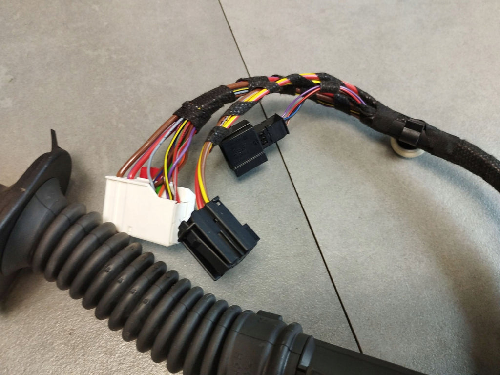 Audi A5 B10 DOOR HARNESS RIGHT FRONT 8B3971030AK