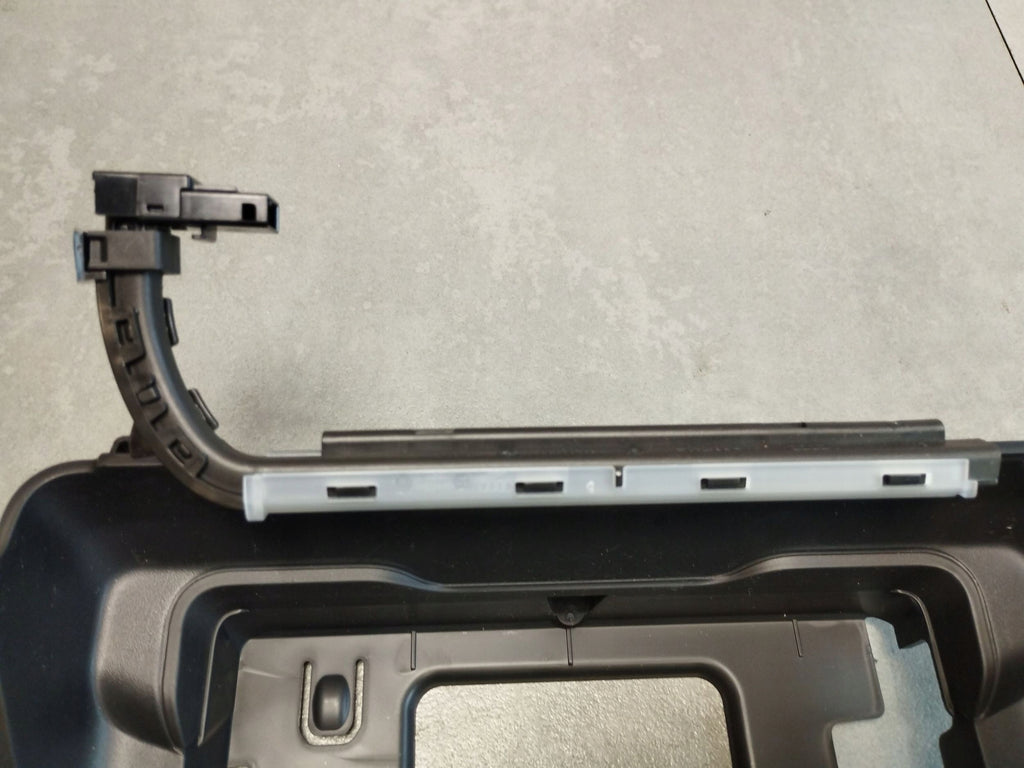 Audi A5 B10 shelf 8B3864131A