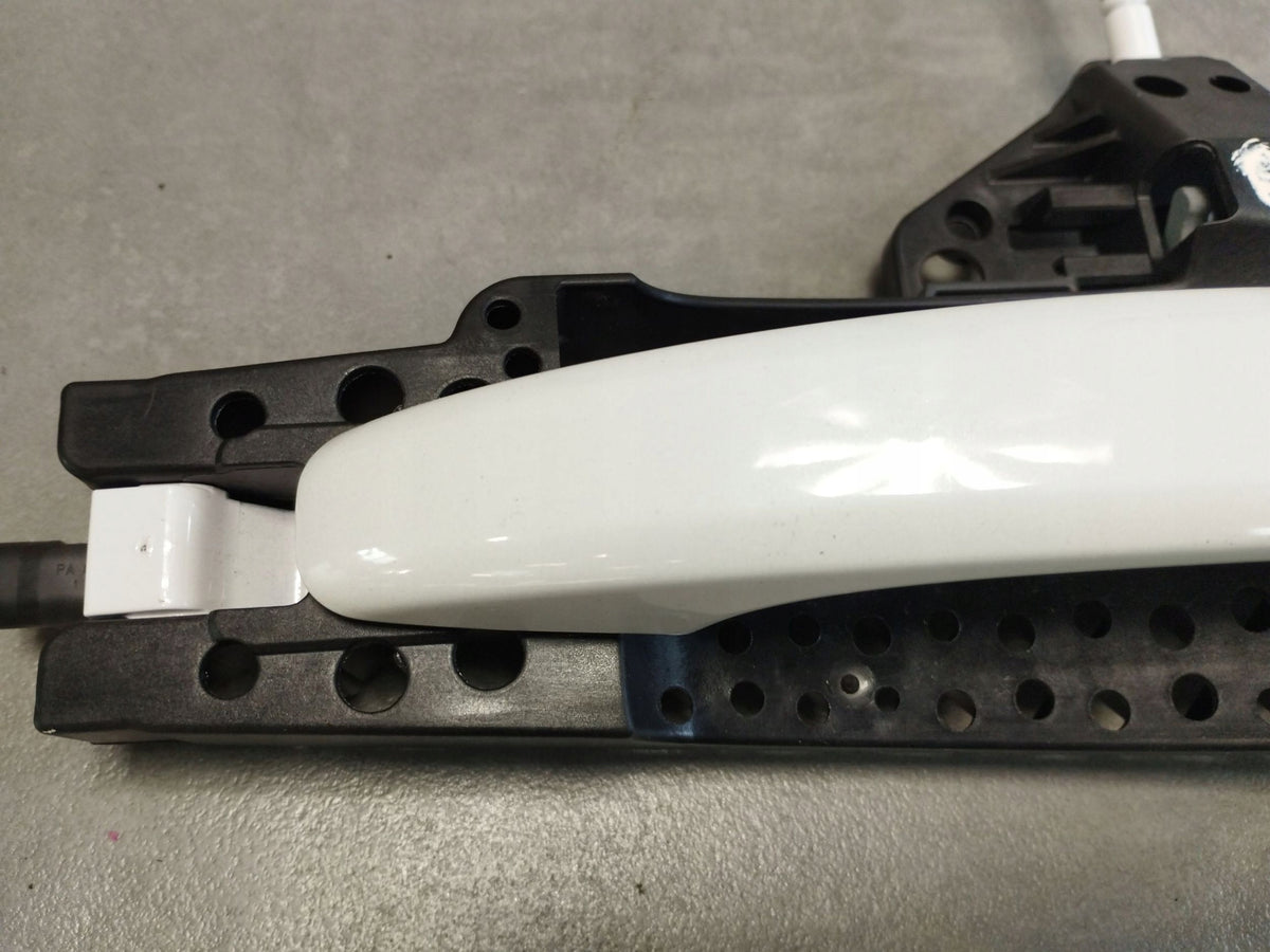 Audi A5 Sportback 8TA HANDLE RIGHT REAR 8T0837886B LS9R