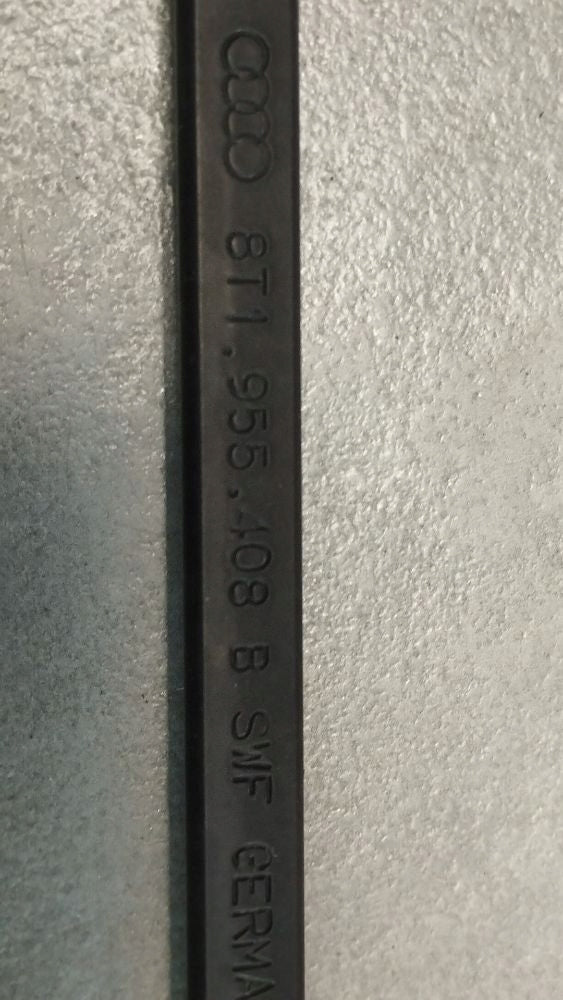 Audi A5 Sportback 8TA WIPER FRAME RIGHT 8T1955408B