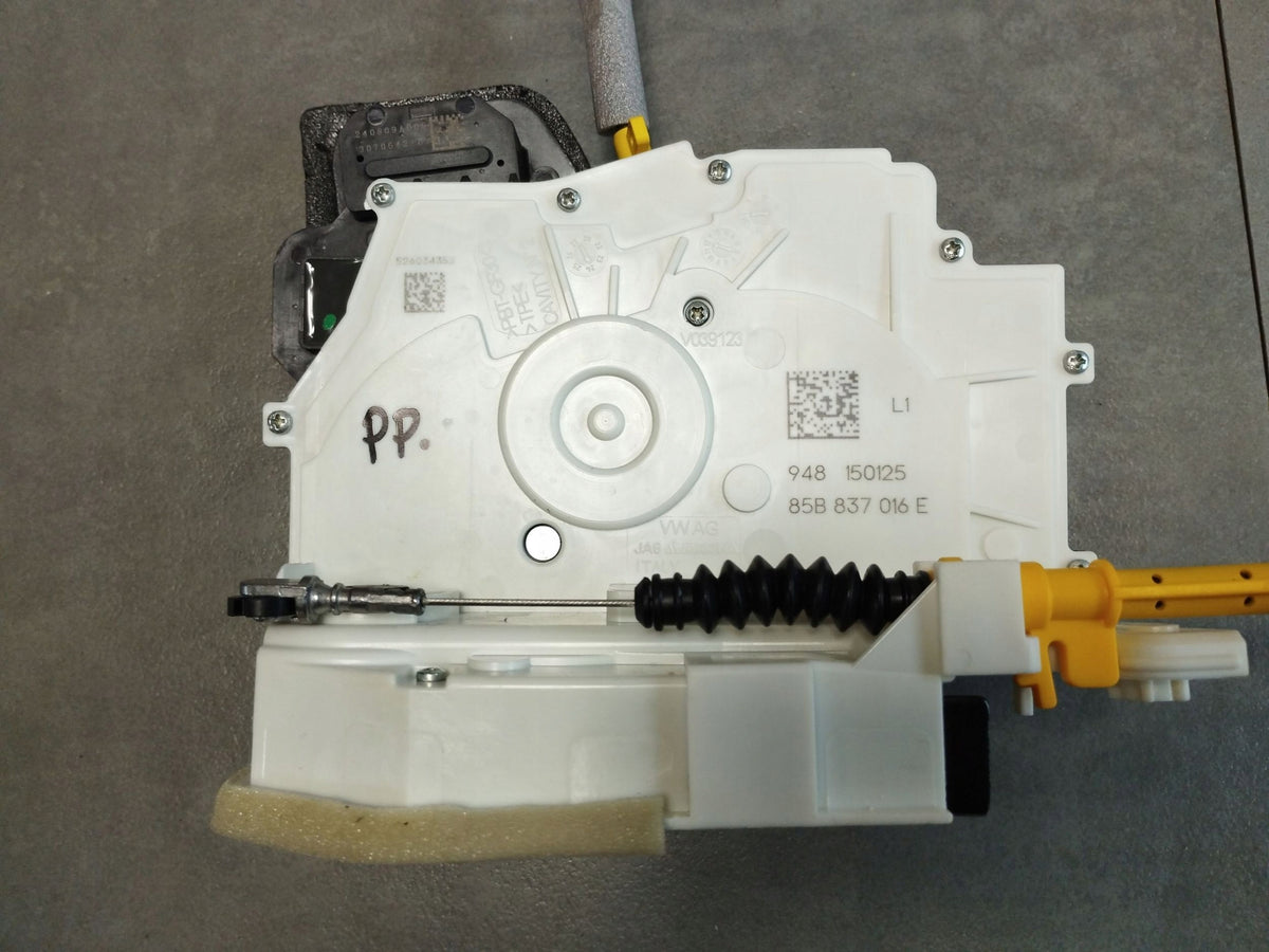 Audi A5 b10 Door lock right front 85B837016E
