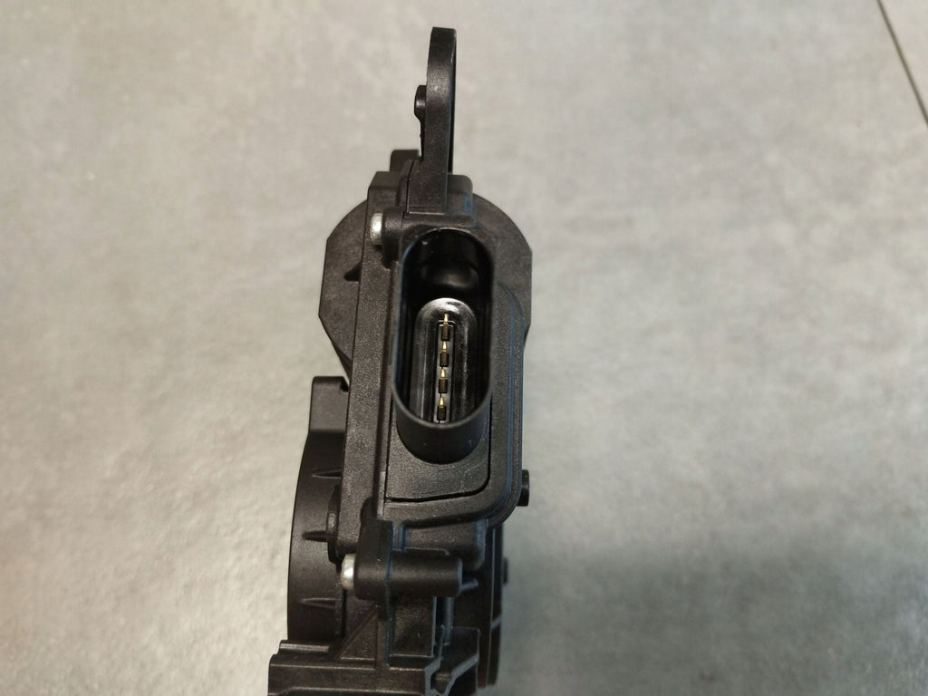 Audi A5 b10 Tailgate pull 1T3827887B