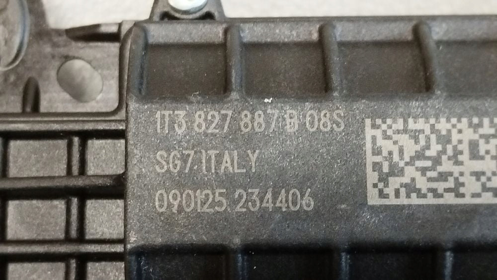 Audi A5 b10 Tailgate pull 1T3827887B