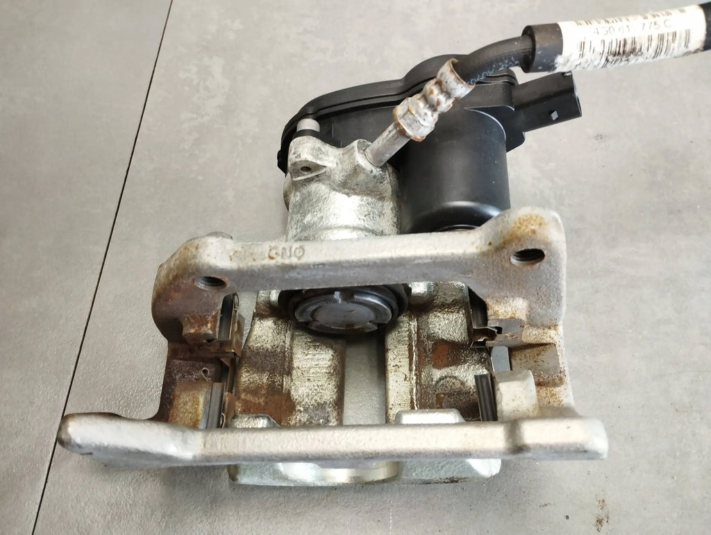 Audi A6 C7 4G CLAMP RIGHT REAR 4G0406BE