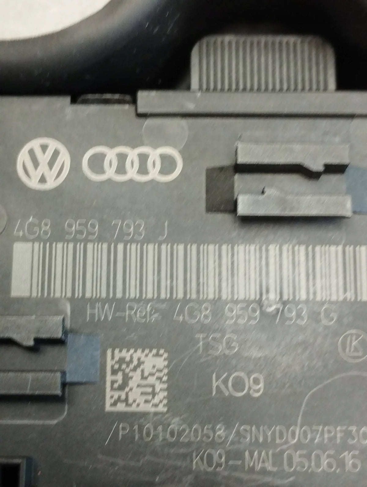 Audi A6 C7 4G DOOR MODULE LEFT FRONT 4G8959793J