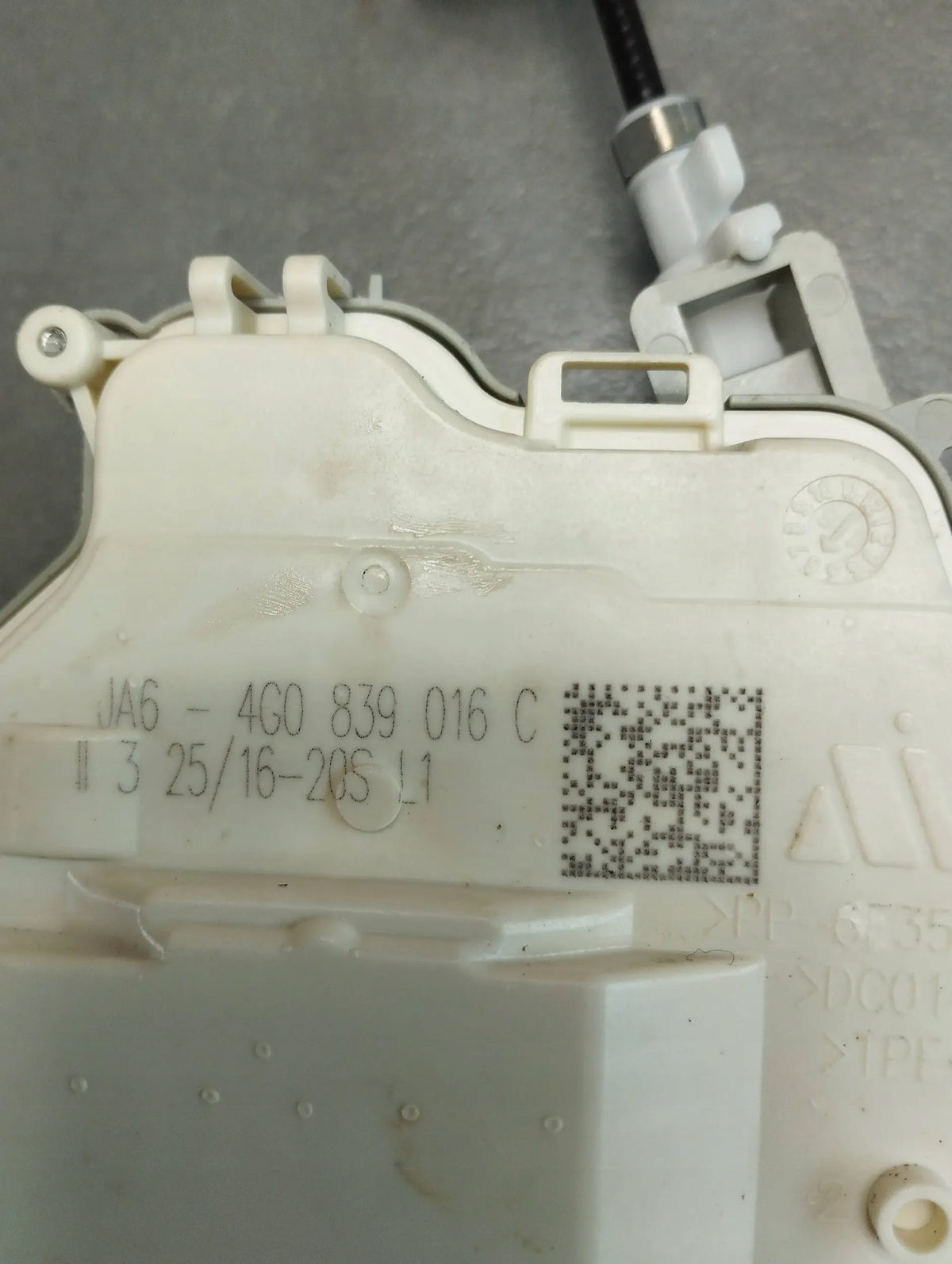 Audi A6 S6 C7 4G LOCK RIGHT REAR 4G0839016C