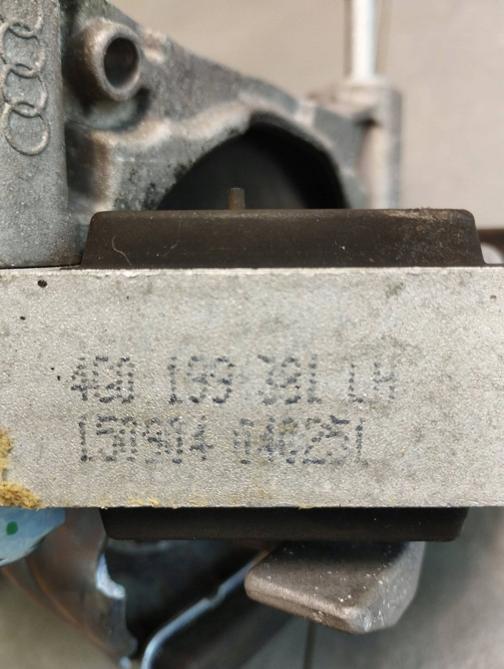 Audi A7 4G 2016 3.0 TDI ENGINE PILLOW 4G0199381LH