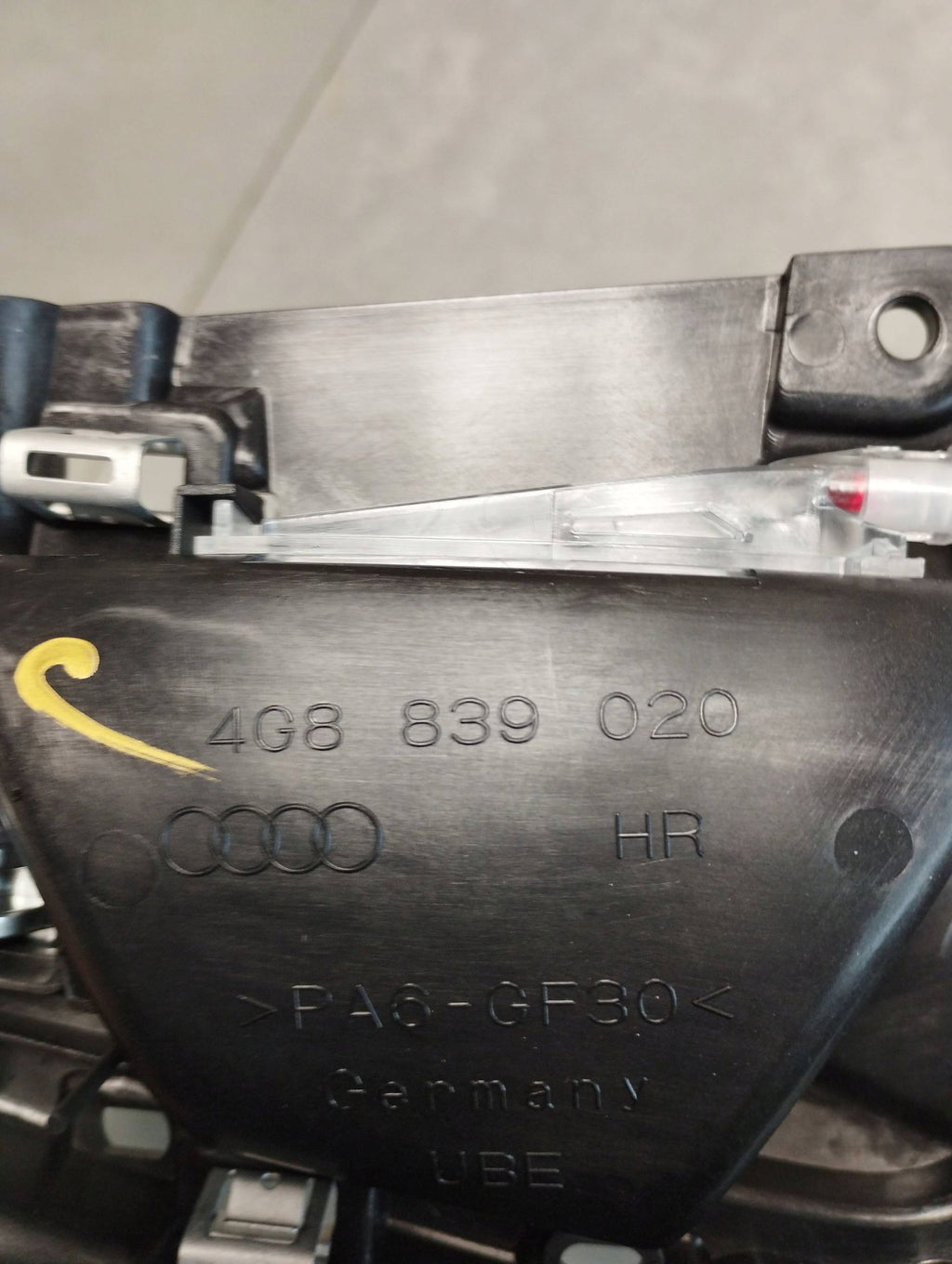 Audi A7 4G 2016 INTERIOR DOOR HANDLE RIGHT REAR 4G8839020