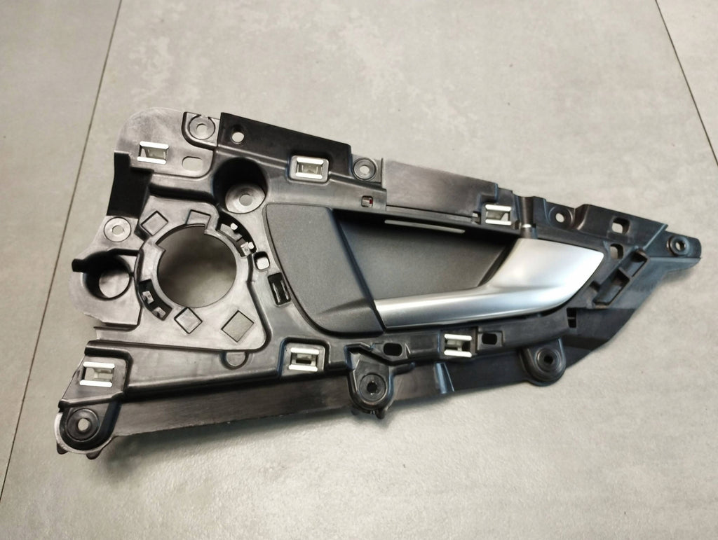 Audi A7 4G 2016 INTERIOR DOOR HANDLE RIGHT REAR 4G8839020