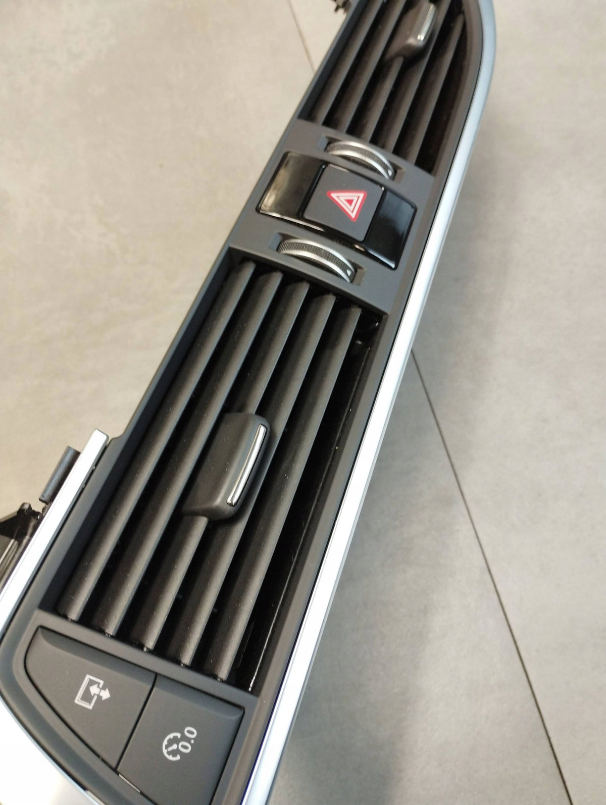 Audi A7 4G AIR SUPPLY GRILLE 4G1820951
