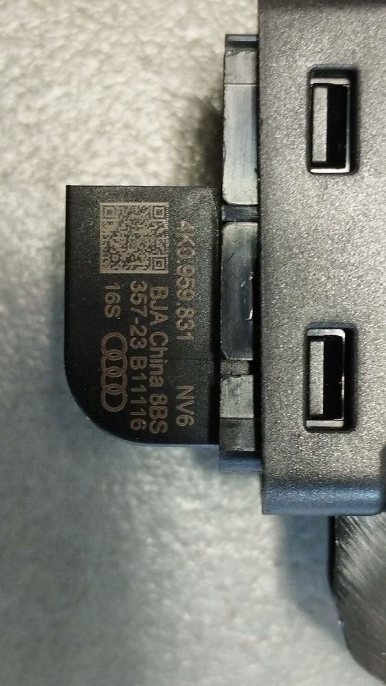 Audi A7 4K Flap opening button 4K0959831
