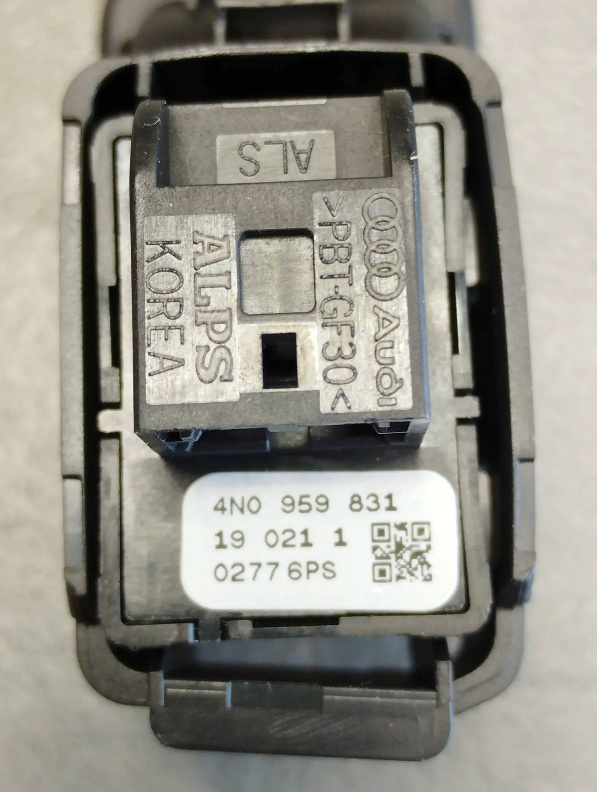 Audi A8 4N D5 FLAP SWITCH REAR 4N0959831