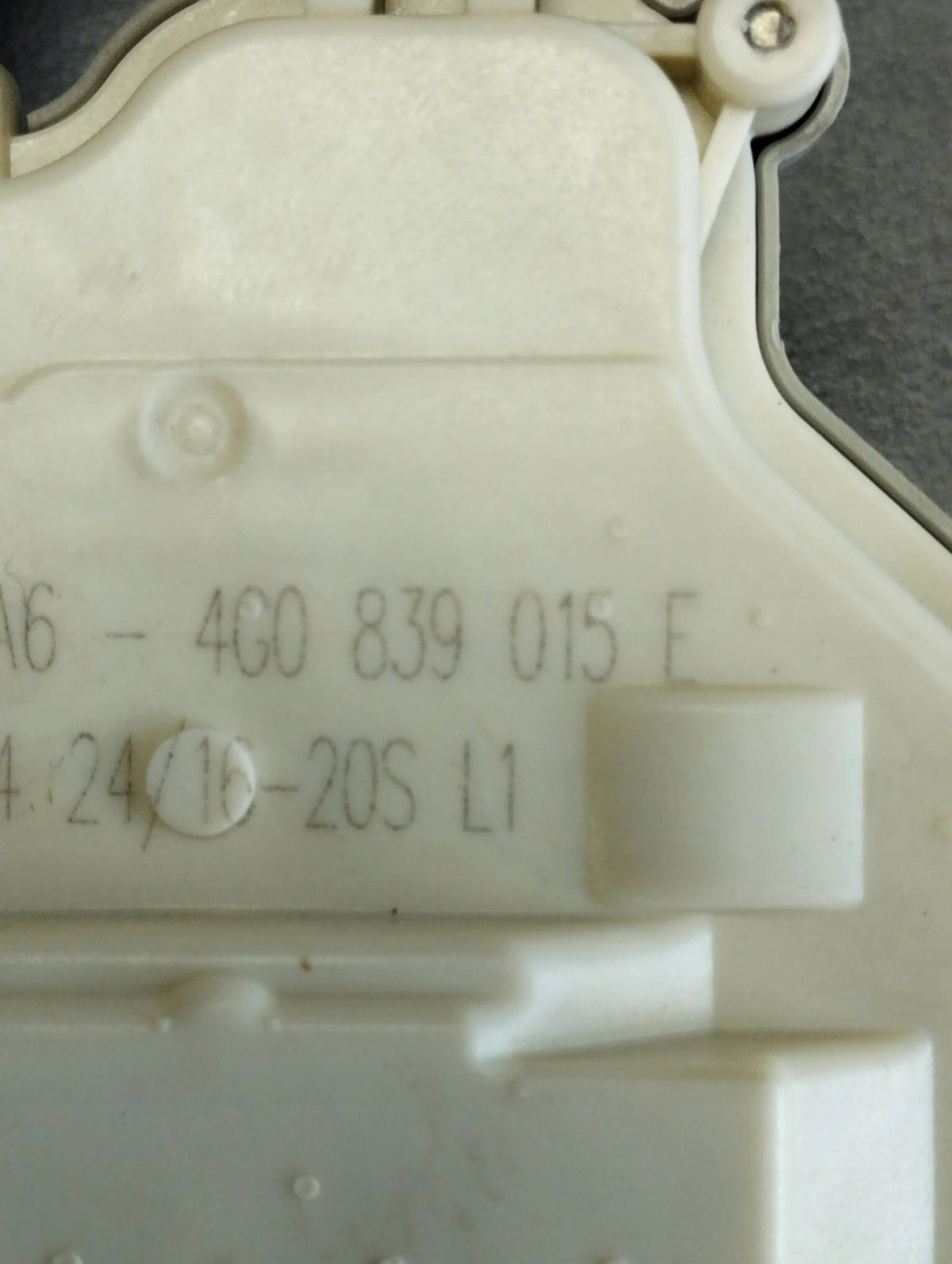 Audi Q2 LOCK LEFT REAR 4G0839015E