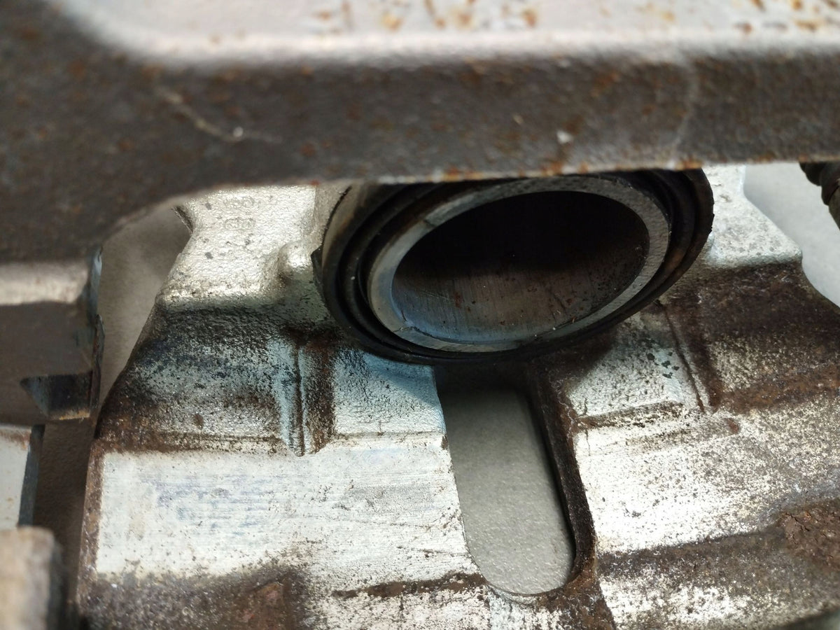 Audi Q3 F3 83A CLAMP LEFT FRONT 3Q0105H