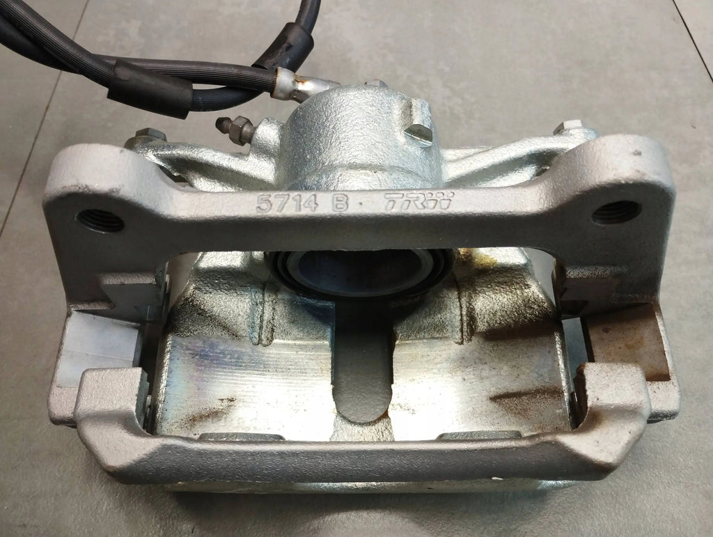 Audi Q3 F3 83A CLAMP LEFT FRONT YOKE 3Q0105G