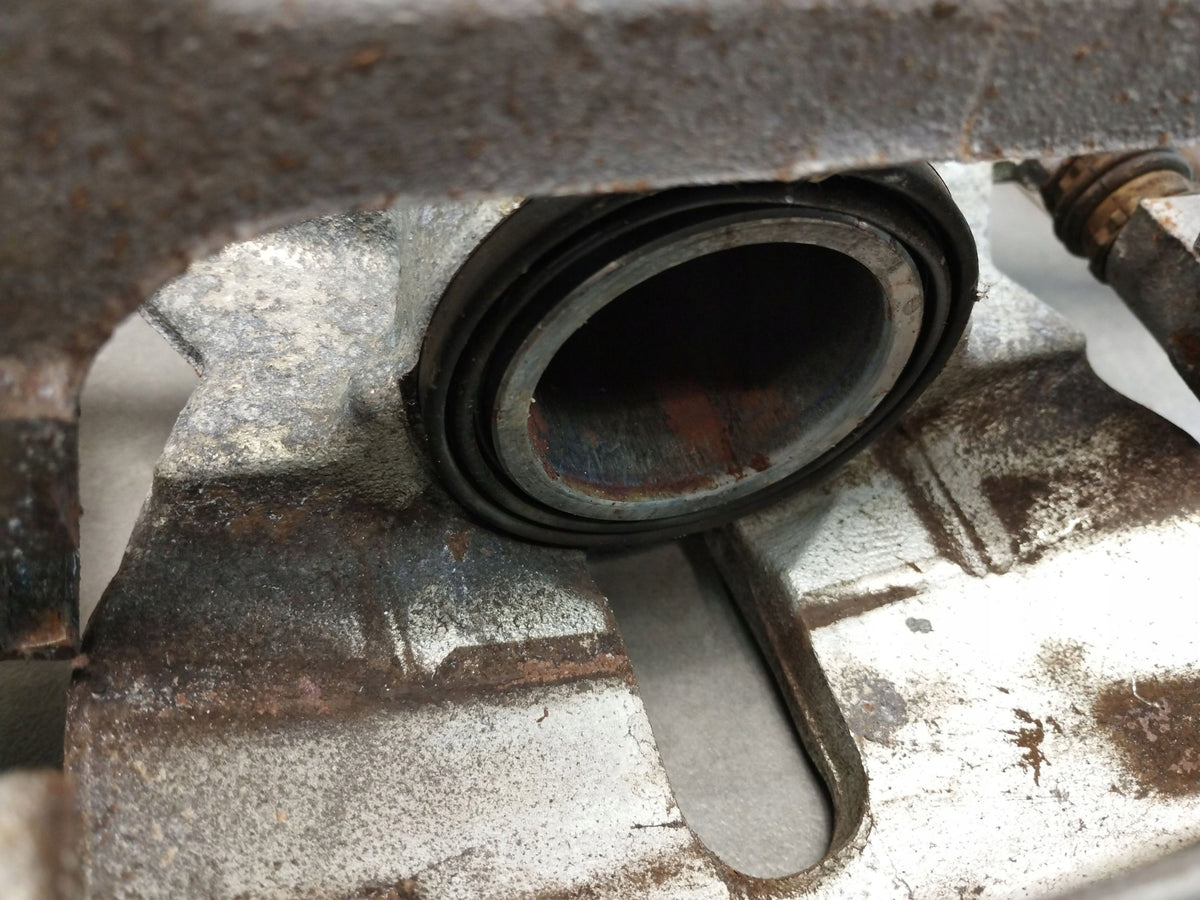 Audi Q3 F3 83A CLAMP RIGHT FRONT YOKE 3Q0106H