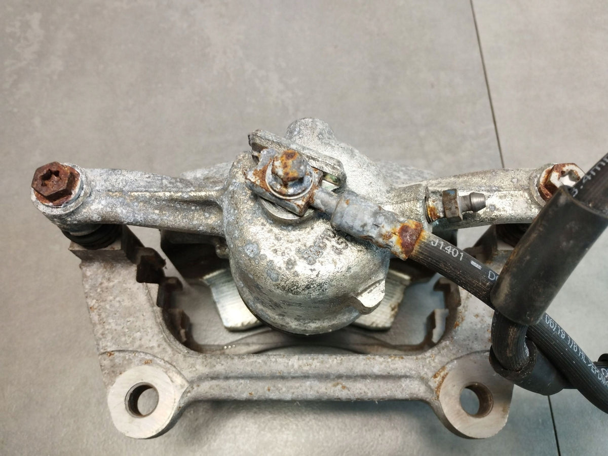 Audi Q3 F3 83A CLAMP RIGHT FRONT YOKE 3Q0106H
