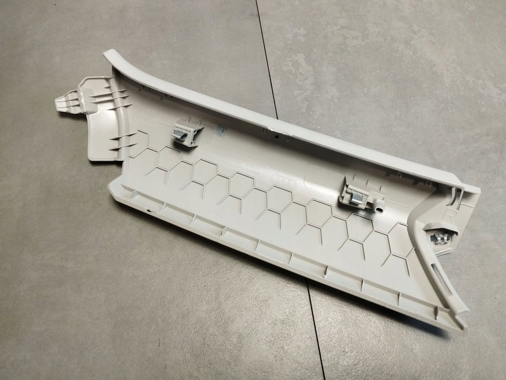 Audi Q3 F3 83A Post cover C RIGHT 83A867288