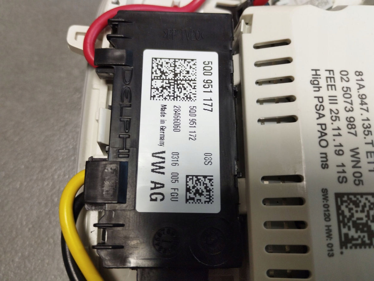 Audi Q3 F3 83A lighting interior light 81A947135T
