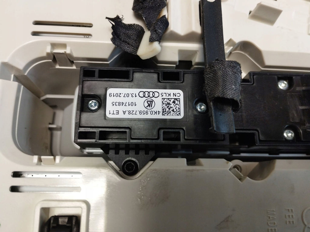 Audi Q3 F3 83A lighting interior light 81A947135T