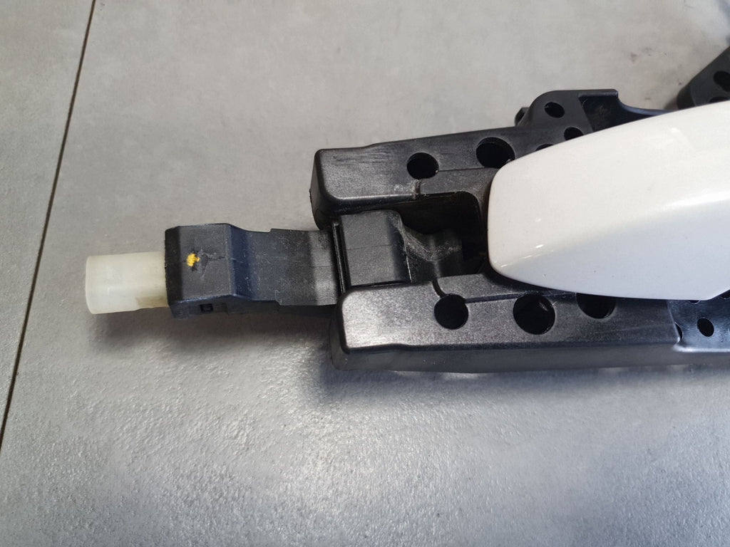 Audi Q7 4M Exterior door handle right front ls9r keyless 4H0837206