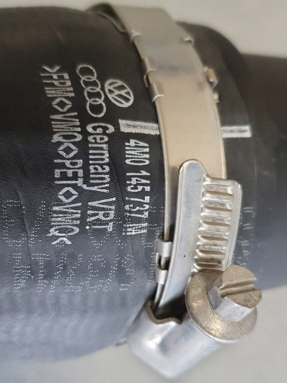 Audi Q7 4M Intercooler hose pipe 4M0145737M 4M0145709G