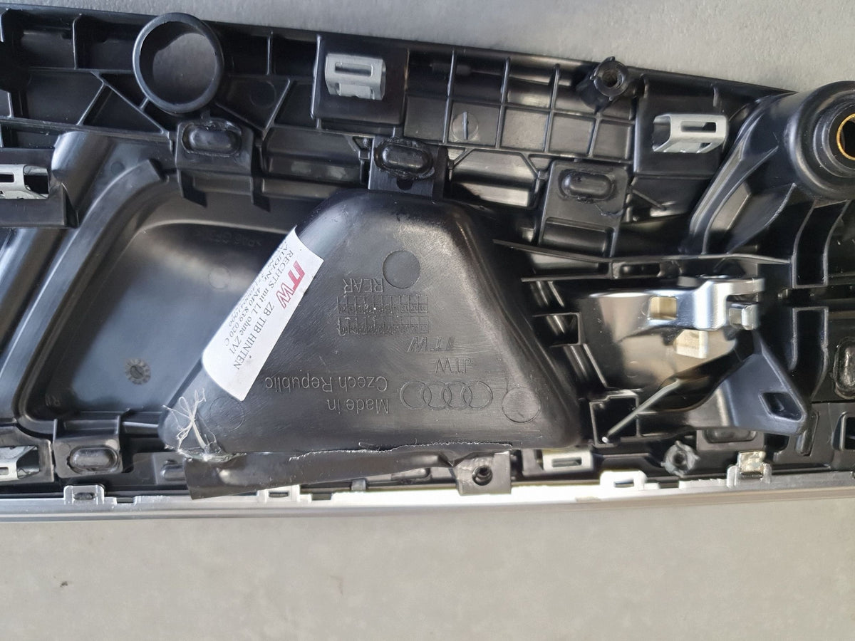 Audi Q7 4M Interior door handle right rear 4M0839020C
