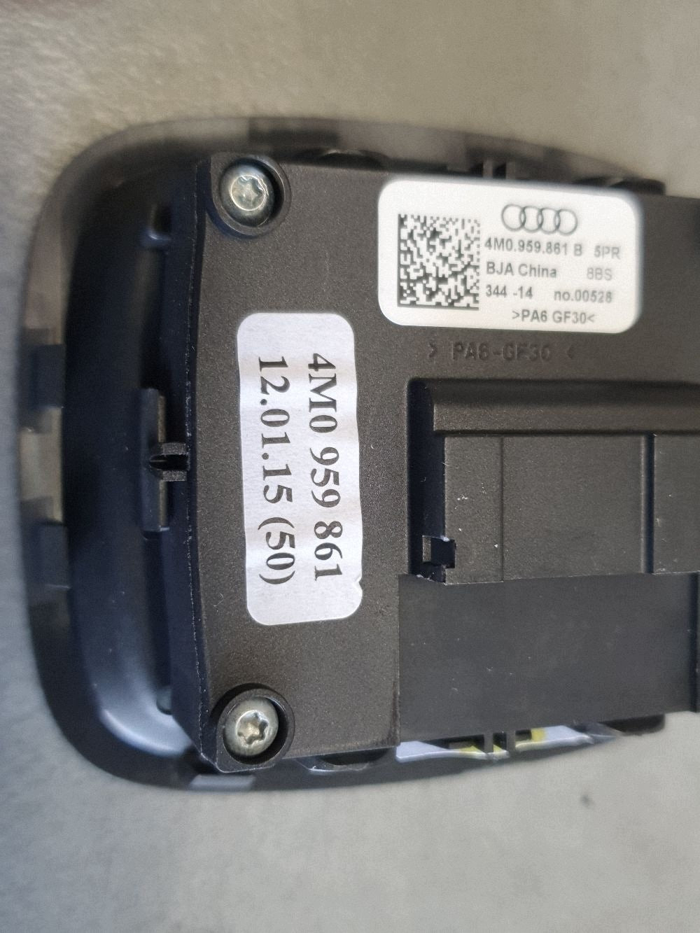 Audi Q7 4M seat switch 4M0959861