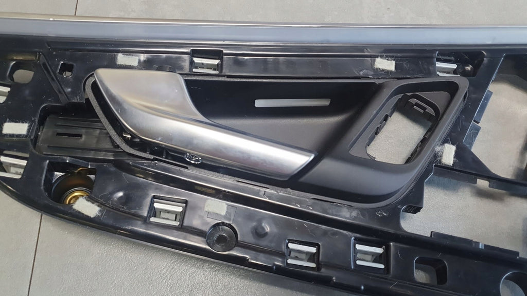 Audi Q8 Interior door handle left front 4M0837019C