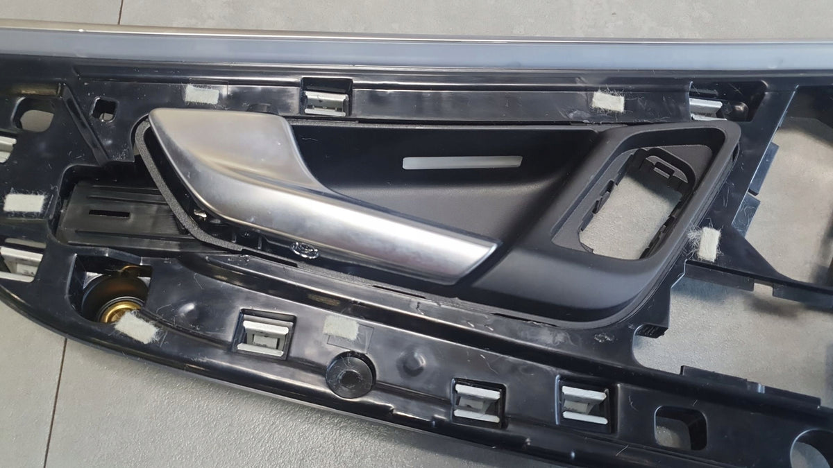 Audi Q8 Interior door handle left front 4M0837019C