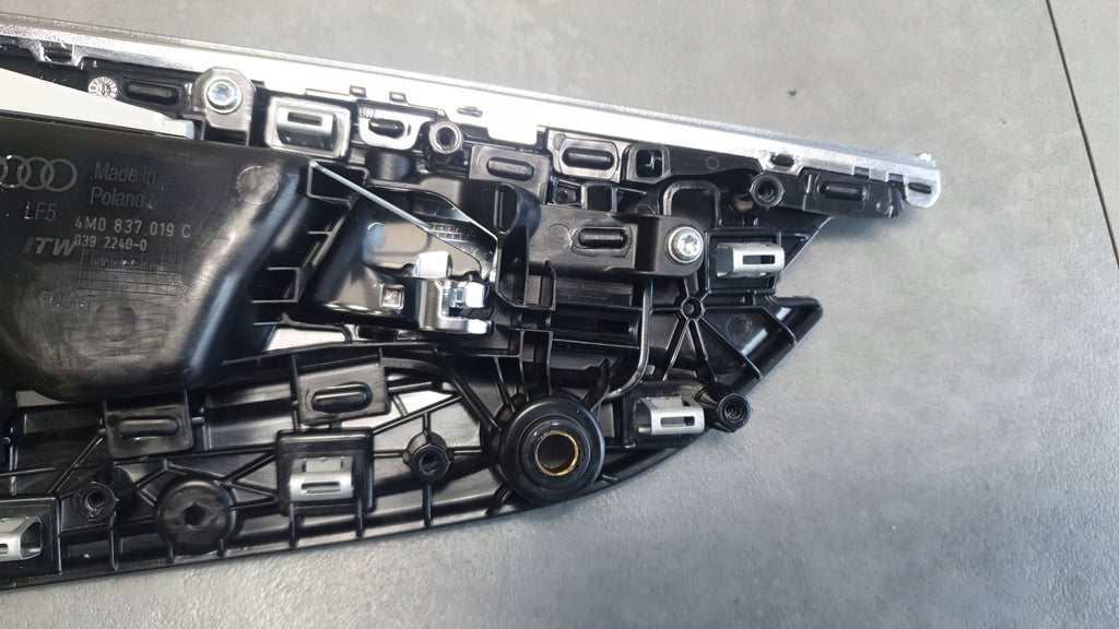 Audi Q8 Interior door handle left front 4M0837019C
