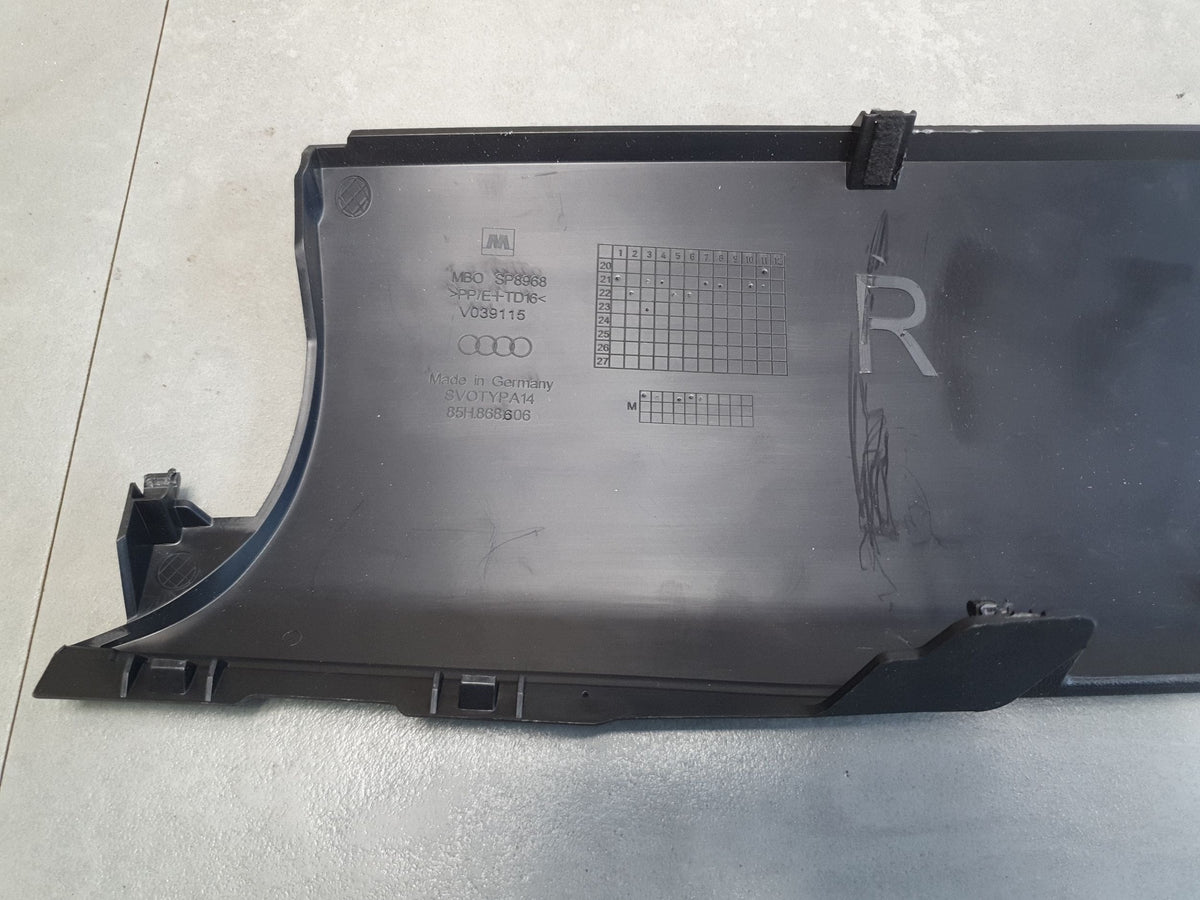 Audi SQ6 e-tron Post cover C 85H868606