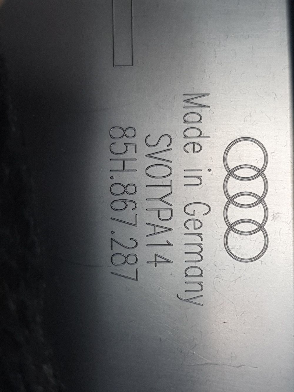 Audi SQ6 e-tron Post cover C left 85H867287
