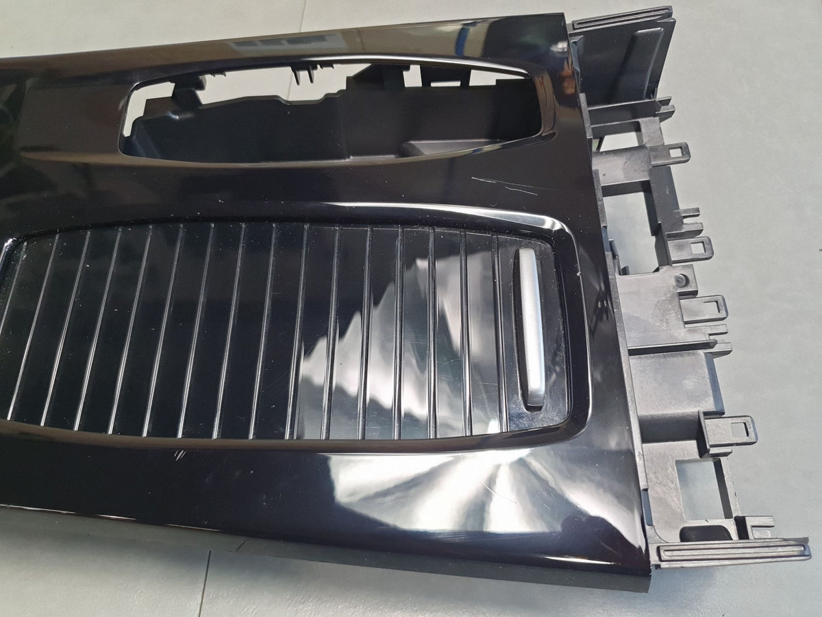 Audi SQ6 e-tron Tunnel cover frame 85B863051A