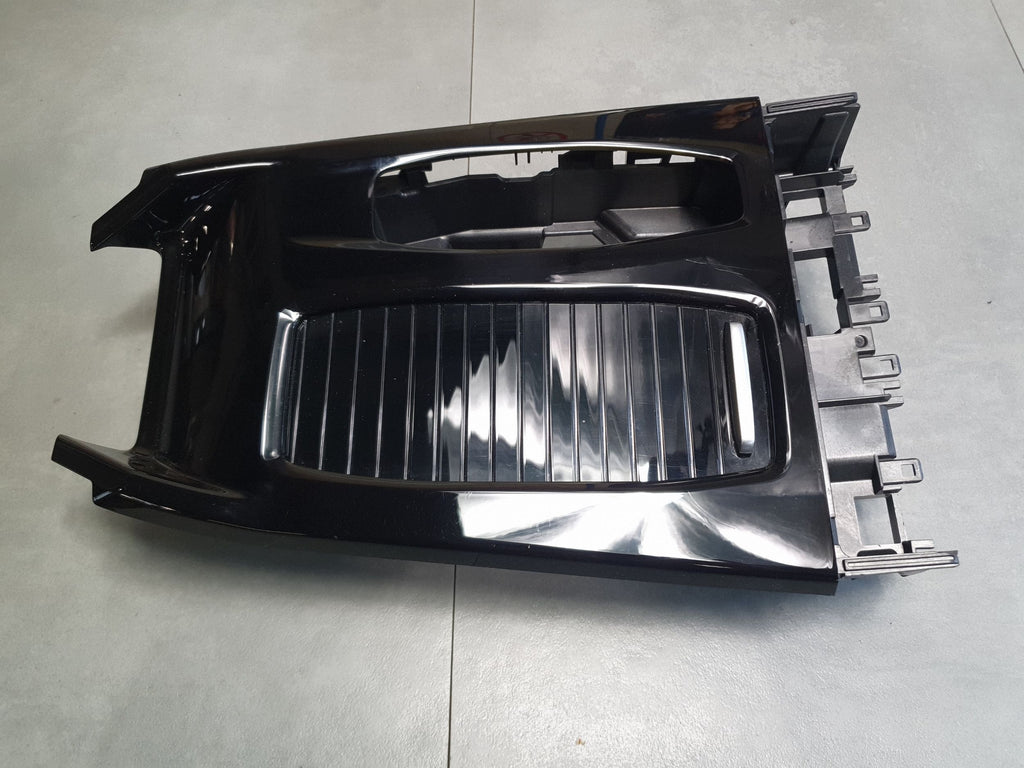 Audi SQ6 e-tron Tunnel cover frame 85B863051A