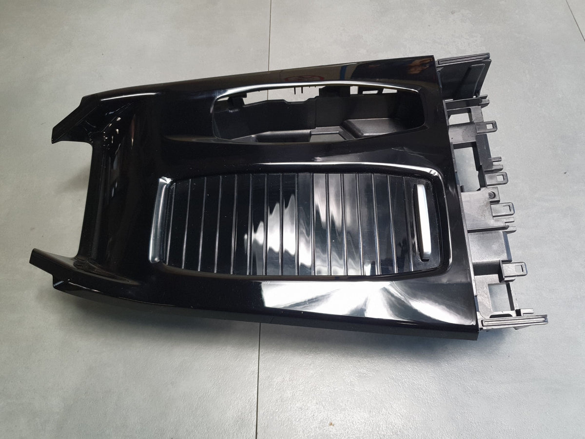 Audi SQ6 e-tron Tunnel cover frame 85B863051A
