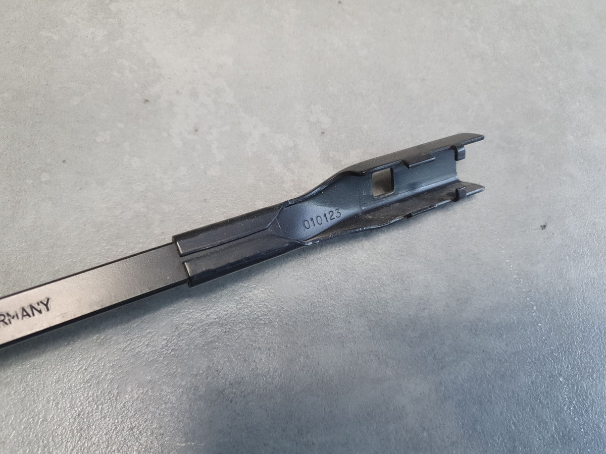 Audi SQ6 e-tron Windshield wiper arm right 95C955410