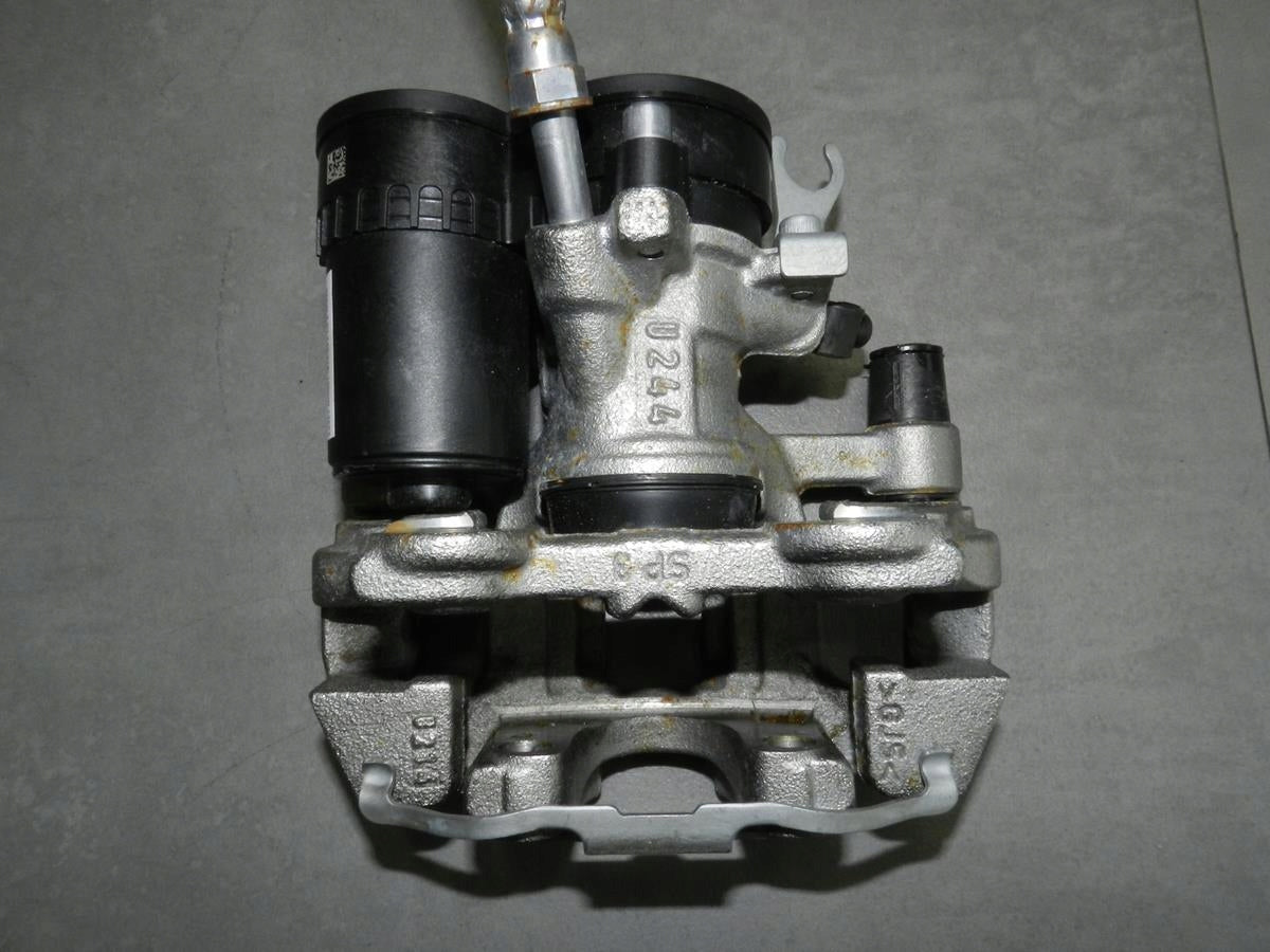 BMW 2 GT F46 218i CLAMP LEFT REAR 6798957