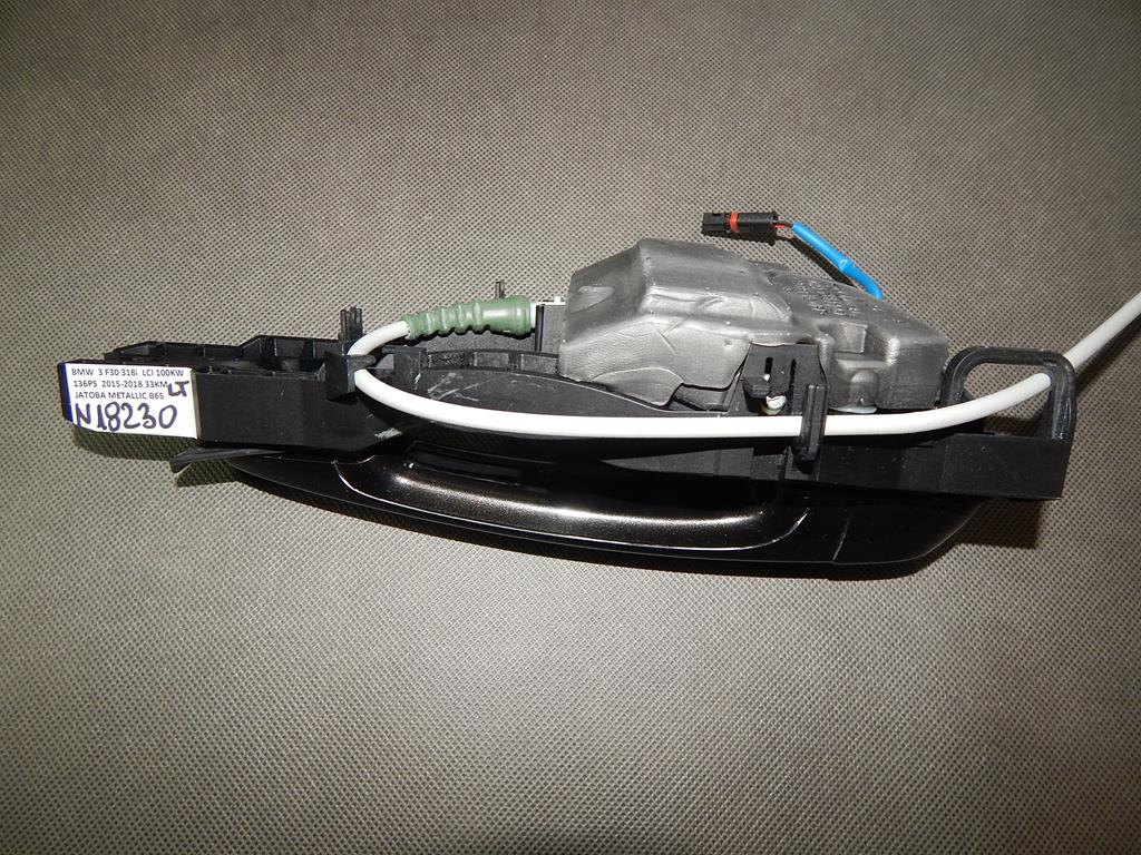 BMW 3 F30 DOOR HANDLE LEFT REAR B65