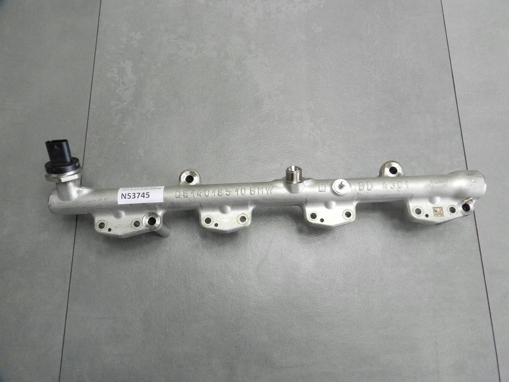 BMW 3 G20 2.0i INJECTION RAIL 8665633