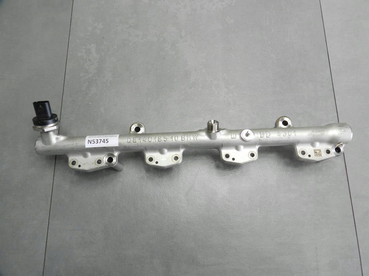 BMW 3 G20 2.0i INJECTION RAIL 8665633