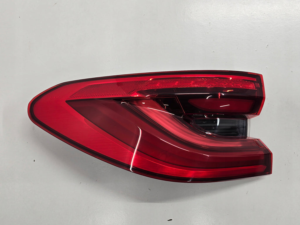 BMW 6 GT G32 17R LAMP LEFT REAR 7376483