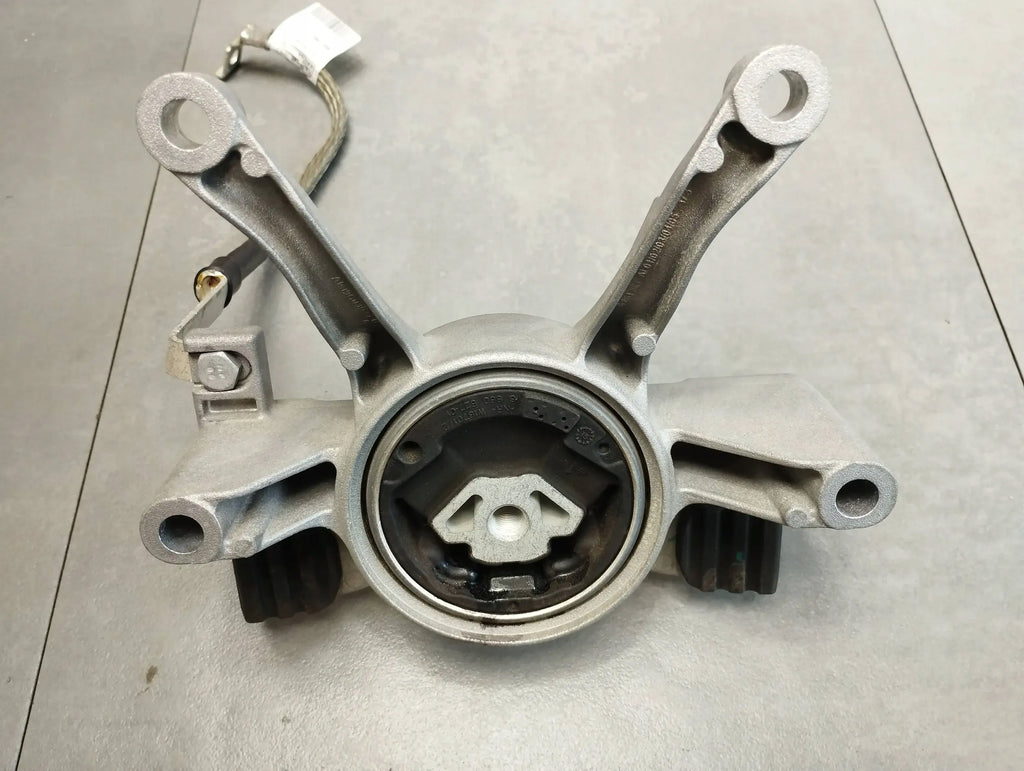 BMW 7 G11 750i BOX CUSHION 6862573