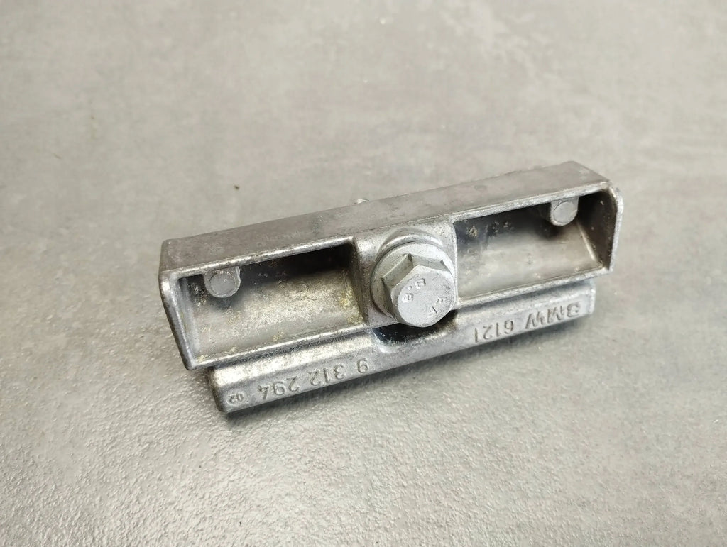 BMW 7 G11 BATTERY MOUNT 9312294