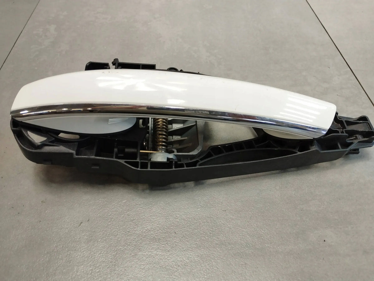 BMW 7 G11 HANDLE LEFT FRONT KEYLESS A300 UK